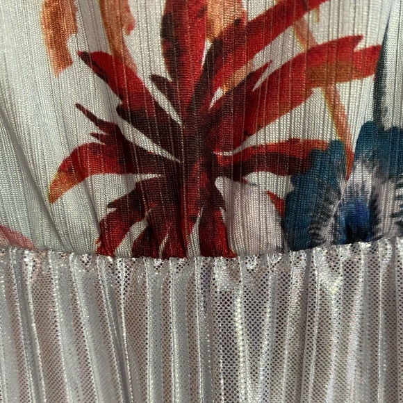 ❌SOLD❌ Floral and silver dress - Picture 5 of 5